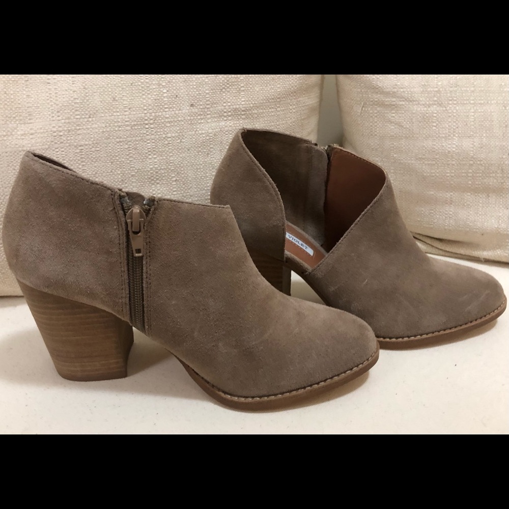 Brand new without box, Suede size 7 Chelsea & Violet Booties